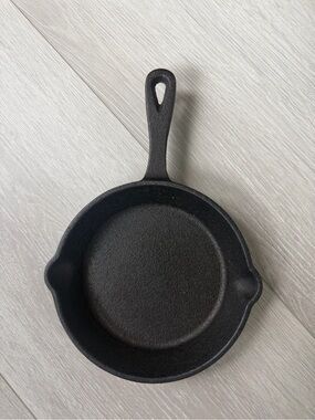 7 inch Cast Iron frying pan skillet  - strong, durable heat retention  #1!!!